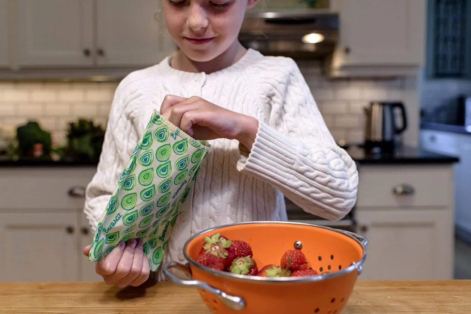 Beeswax Wrap Storage Bag, Reusable Food Storage Bags, Pack of 6, Plastic Free Biodegradable Food Wrap Alternative, Family Pack, 3 Small   2 Medium   1 Large, (Green)