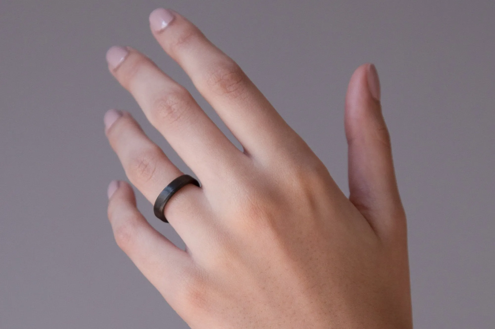 Flat carbon fiber women ring