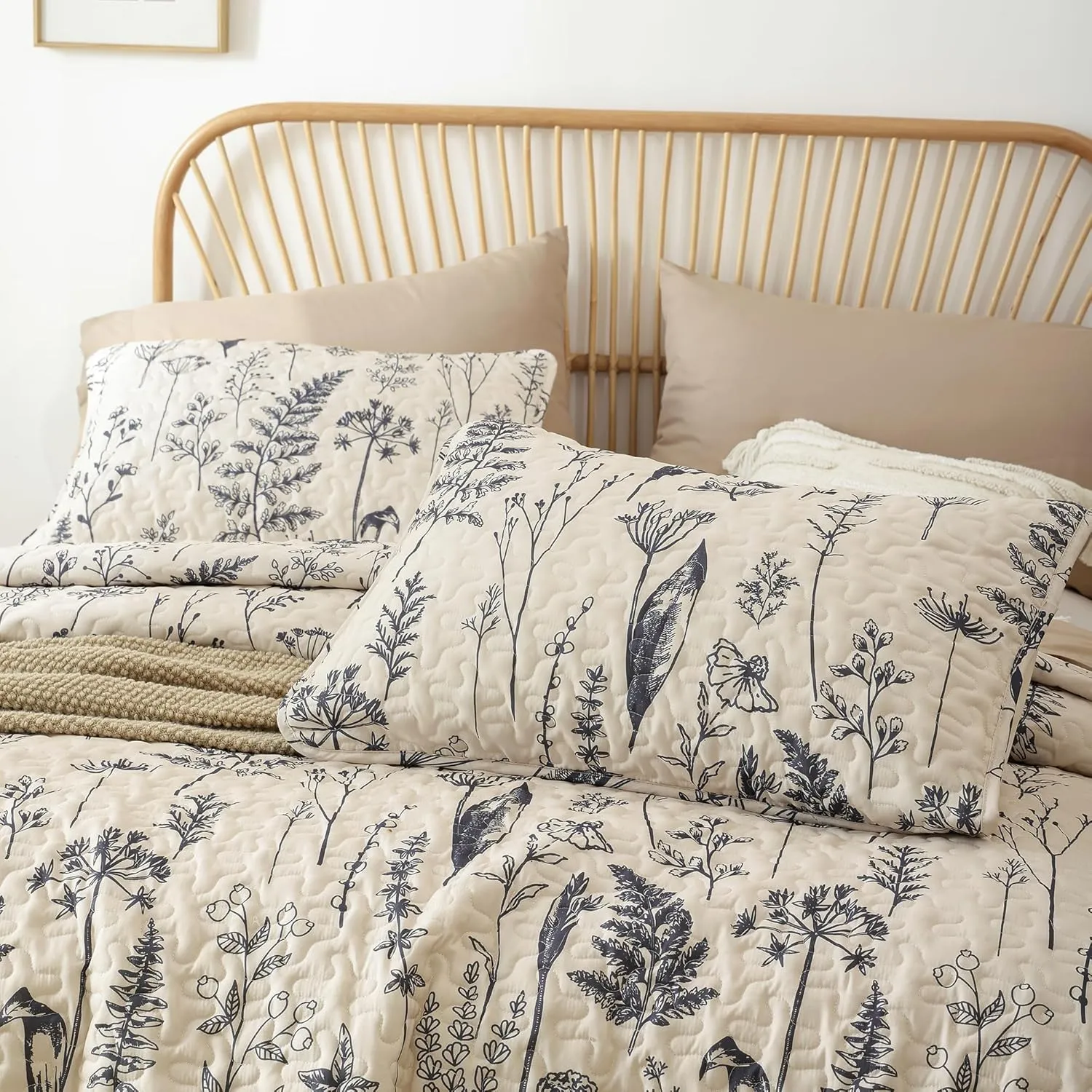 JANZAA Quilts Queen Size Beige Quilt Botanical with Floral Pattern Microfiber Bedspreads Queen Size 3 Pieces Lightweight Comforter Reversible Bedding Set, 1 Quilt 90x90 inches, 2 Pillowcases