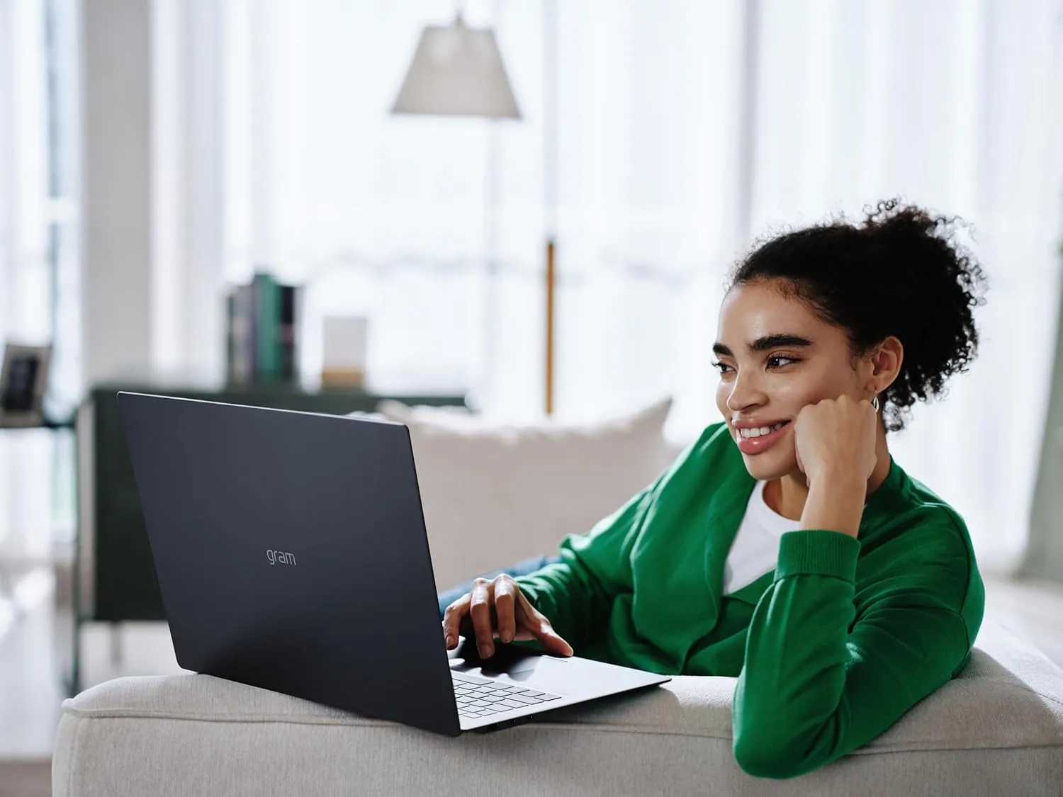 LG gram Pro 17-inch Lightweight Laptop Computer, Intel Evo Edition Powered by Intel Core Ultra7 255H Processor, Windows 11 Home, 32GB RAM, 2TB SSD - Obsidian Black