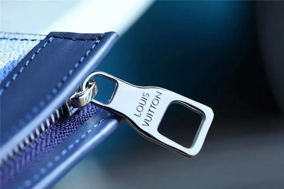 Louis Vuitton Pochette Voyage MM