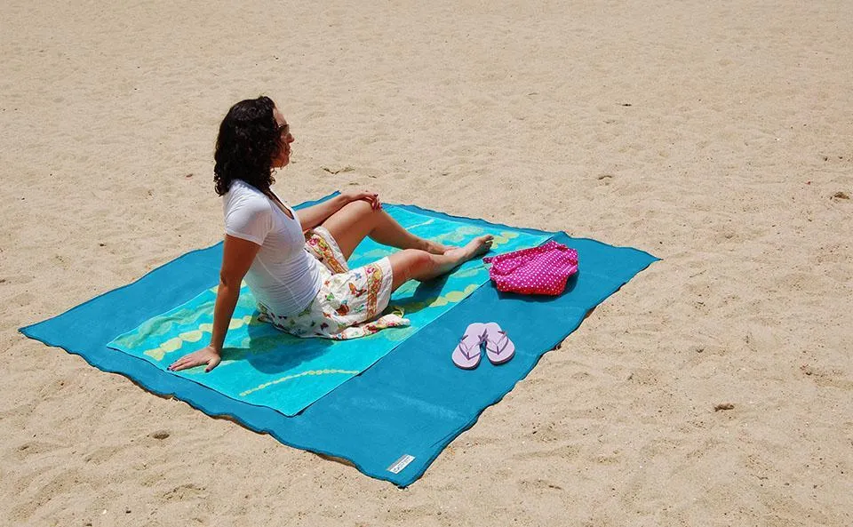 Magic Sand Free Beach Mat