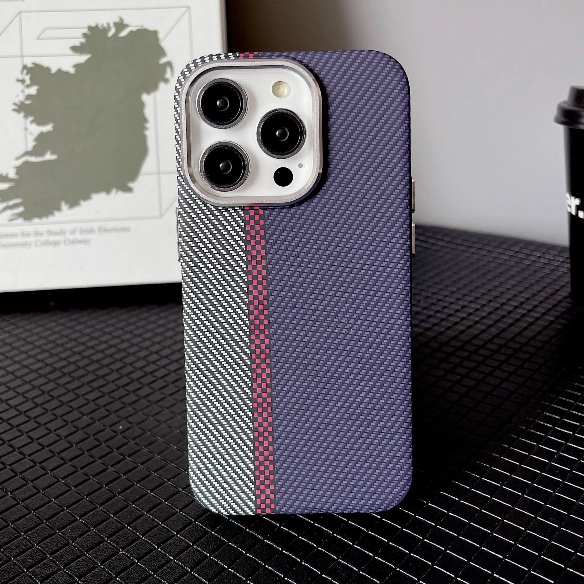 Magnetic Kevlar iPhone Case – Shockproof Carbon Fiber