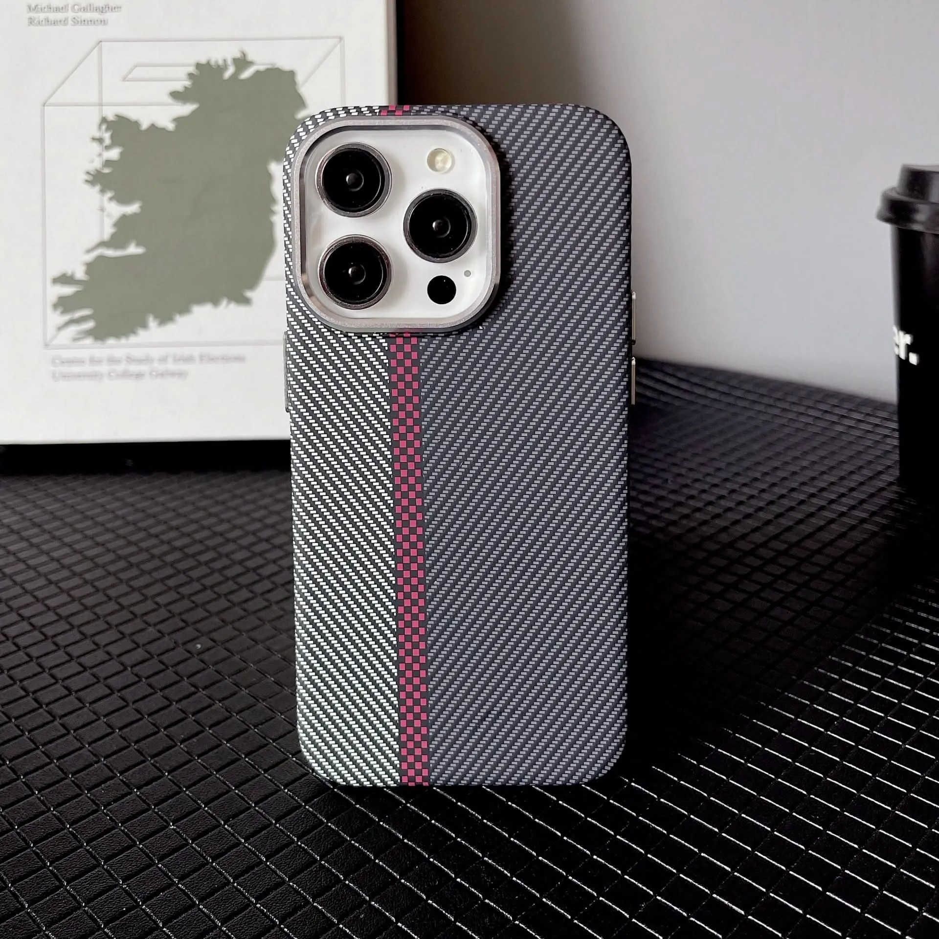 Magnetic Kevlar iPhone Case – Shockproof Carbon Fiber