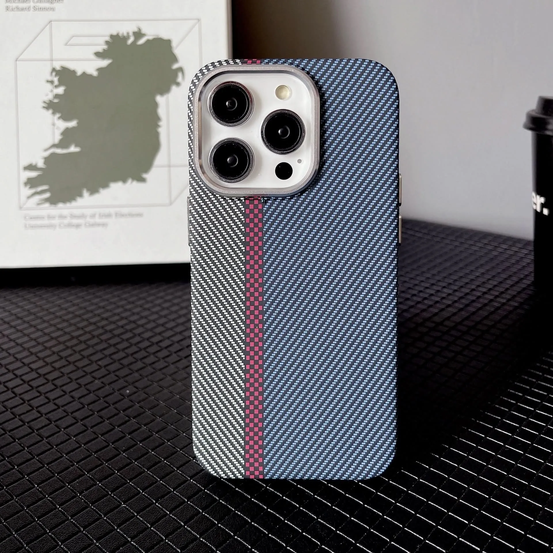 Magnetic Kevlar iPhone Case – Shockproof Carbon Fiber