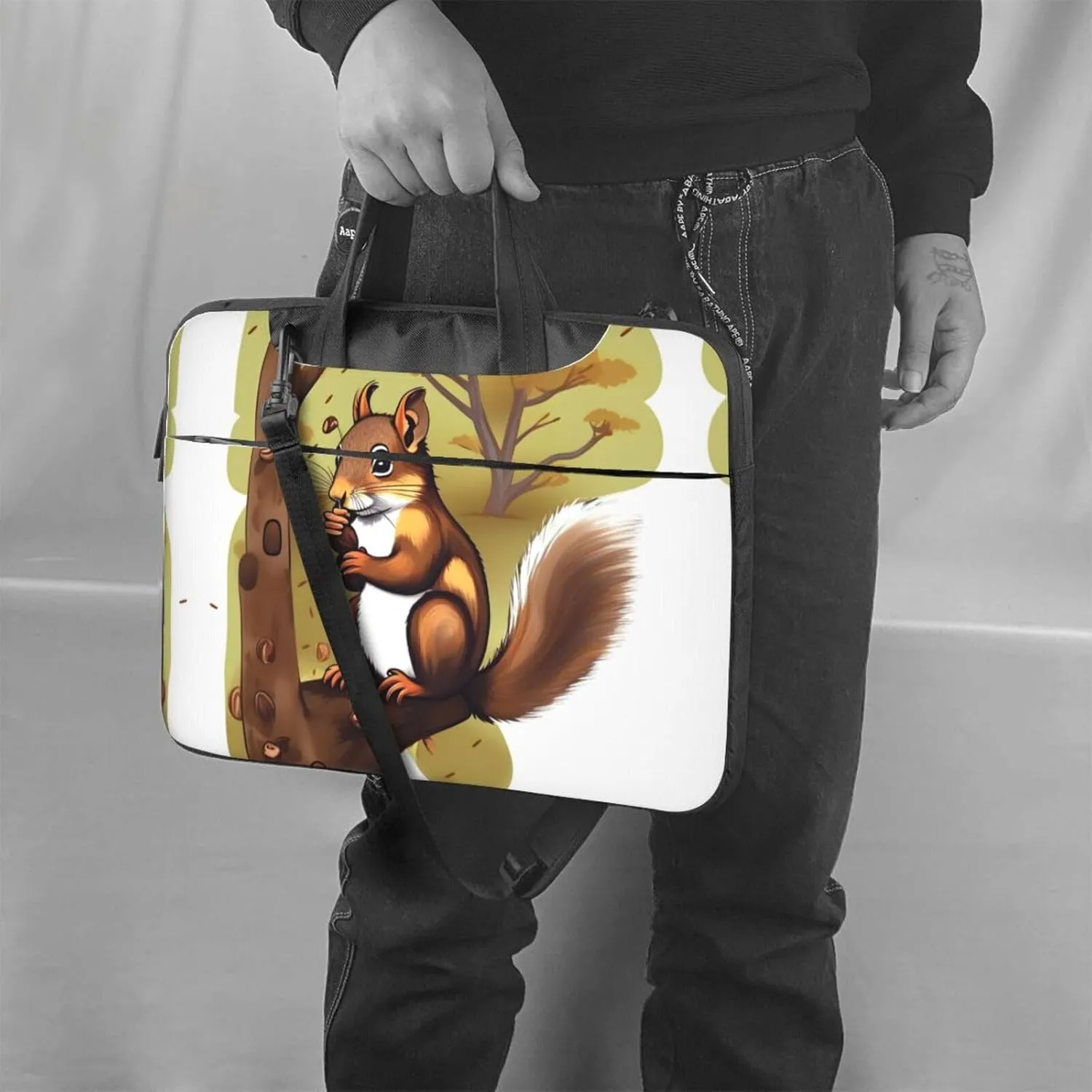 Nut-eating squirrel picture Ultra-thin portable shoulder laptop bag Stylish and Protective Shockproof soft lining