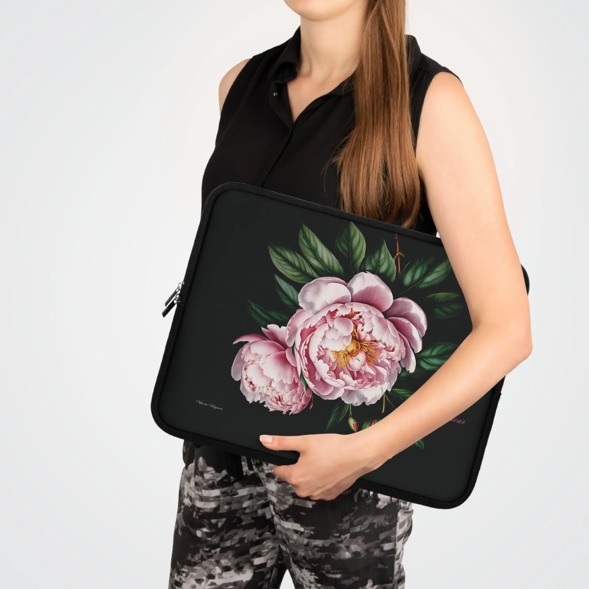 PEONY BLOOM DOLCE AMOUR ELEGANCE: LAPTOP COVER IN NOIR PINK