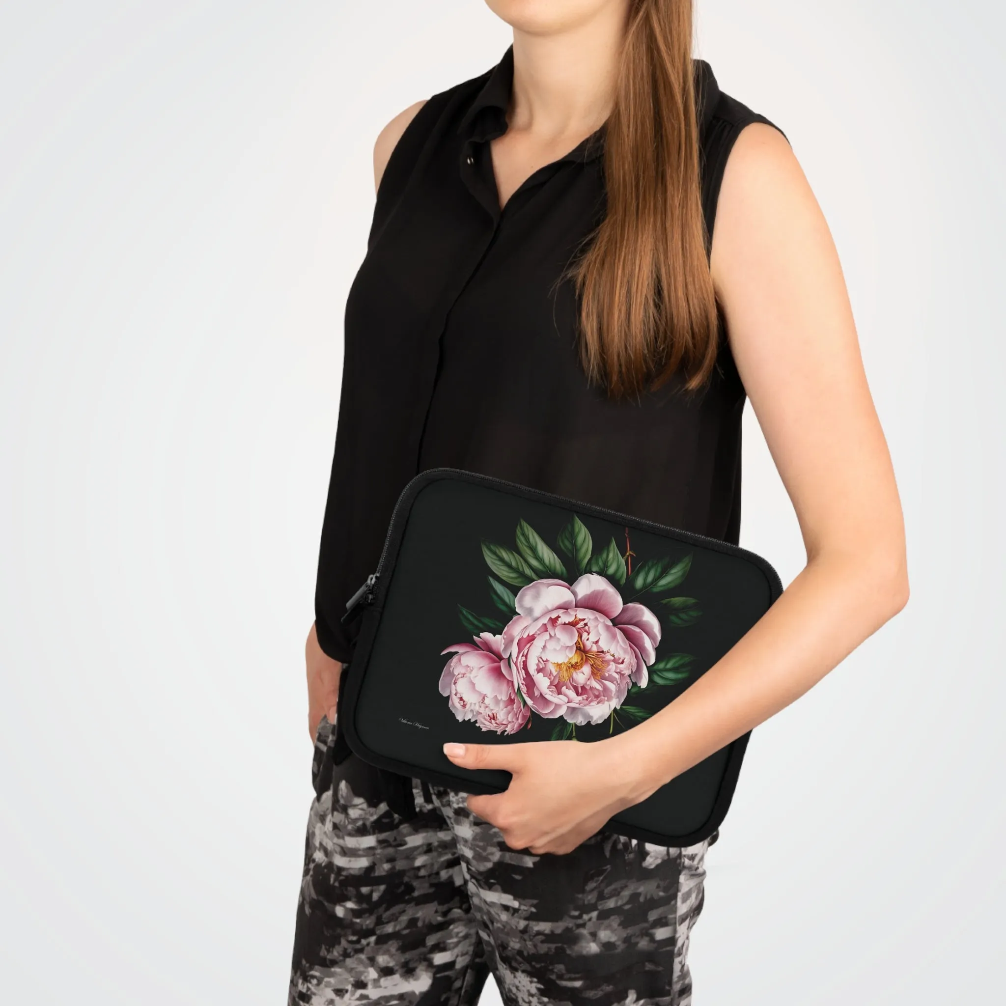 PEONY BLOOM DOLCE AMOUR ELEGANCE: LAPTOP COVER IN NOIR PINK