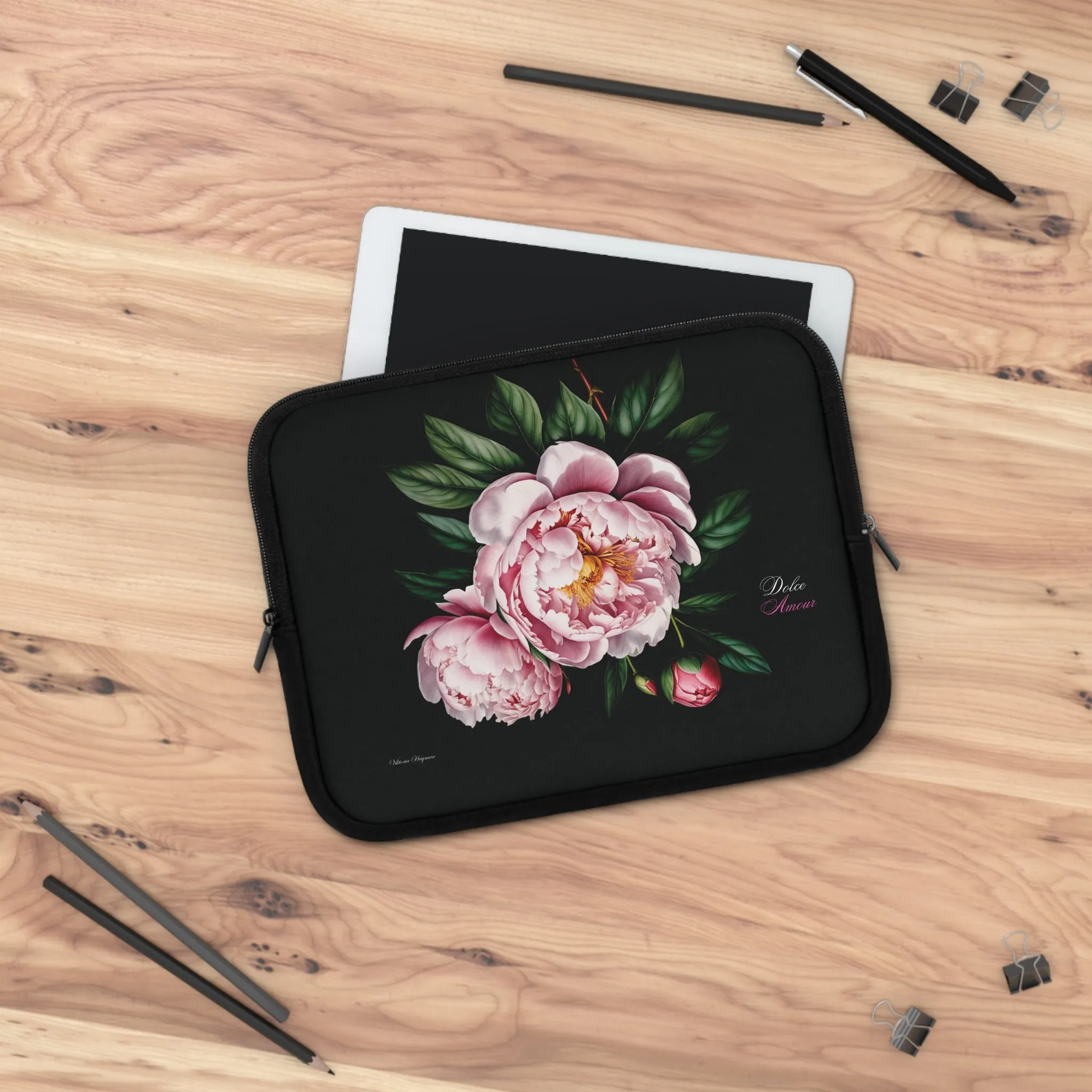 PEONY BLOOM DOLCE AMOUR ELEGANCE: LAPTOP COVER IN NOIR PINK