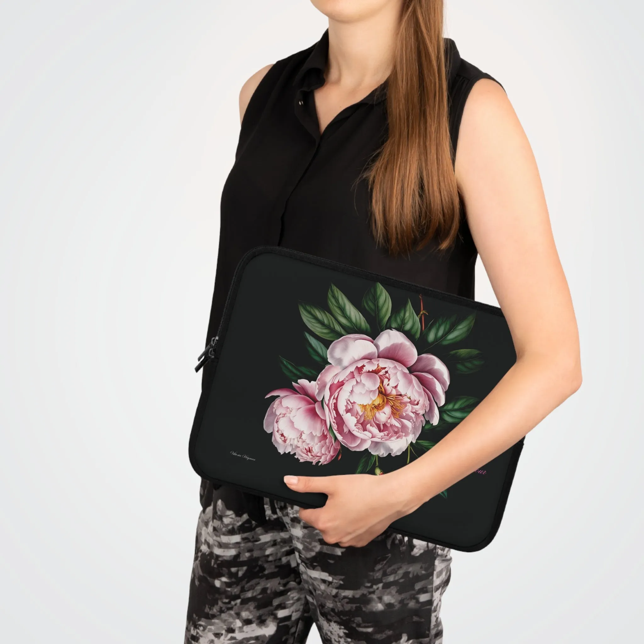 PEONY BLOOM DOLCE AMOUR ELEGANCE: LAPTOP COVER IN NOIR PINK