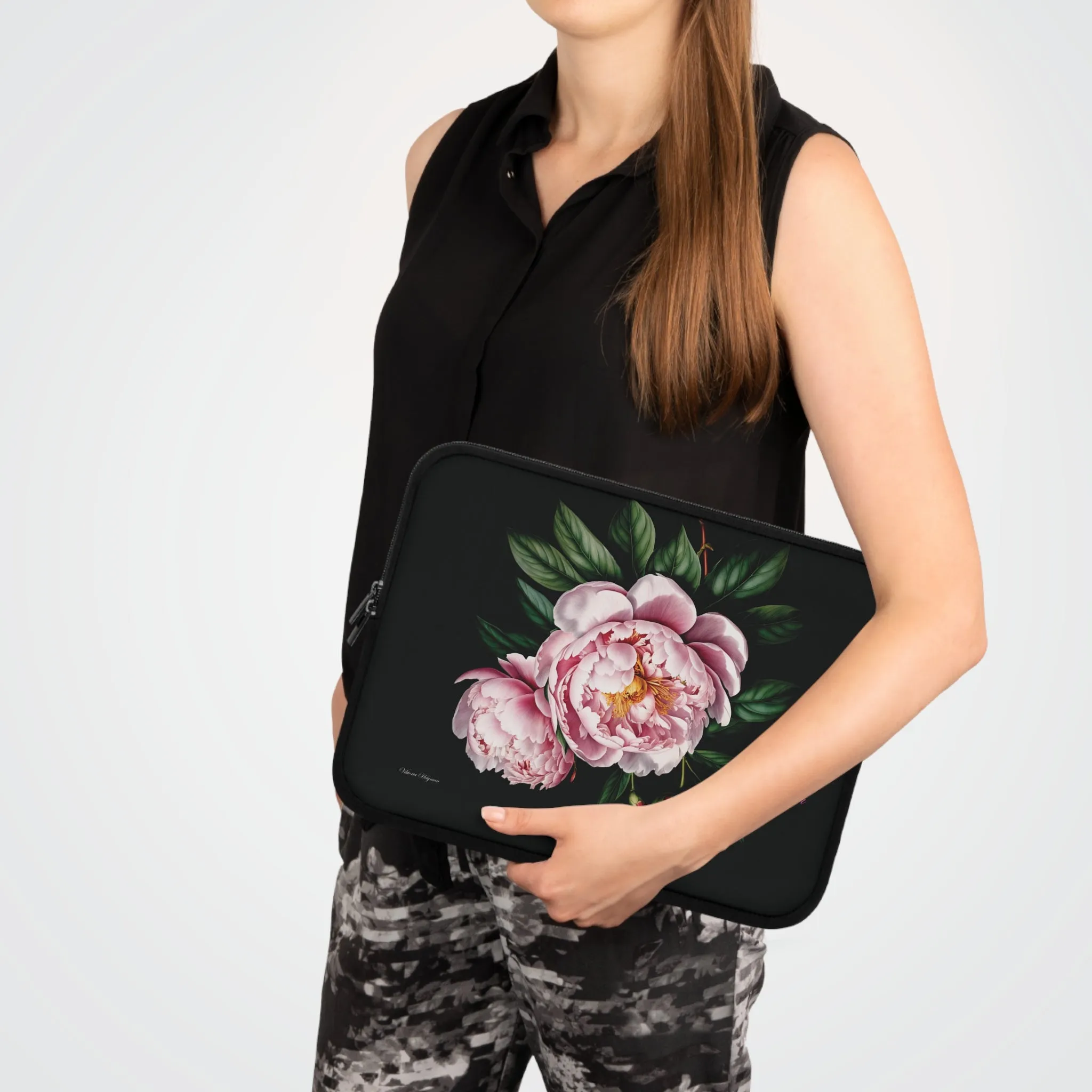 PEONY BLOOM DOLCE AMOUR ELEGANCE: LAPTOP COVER IN NOIR PINK