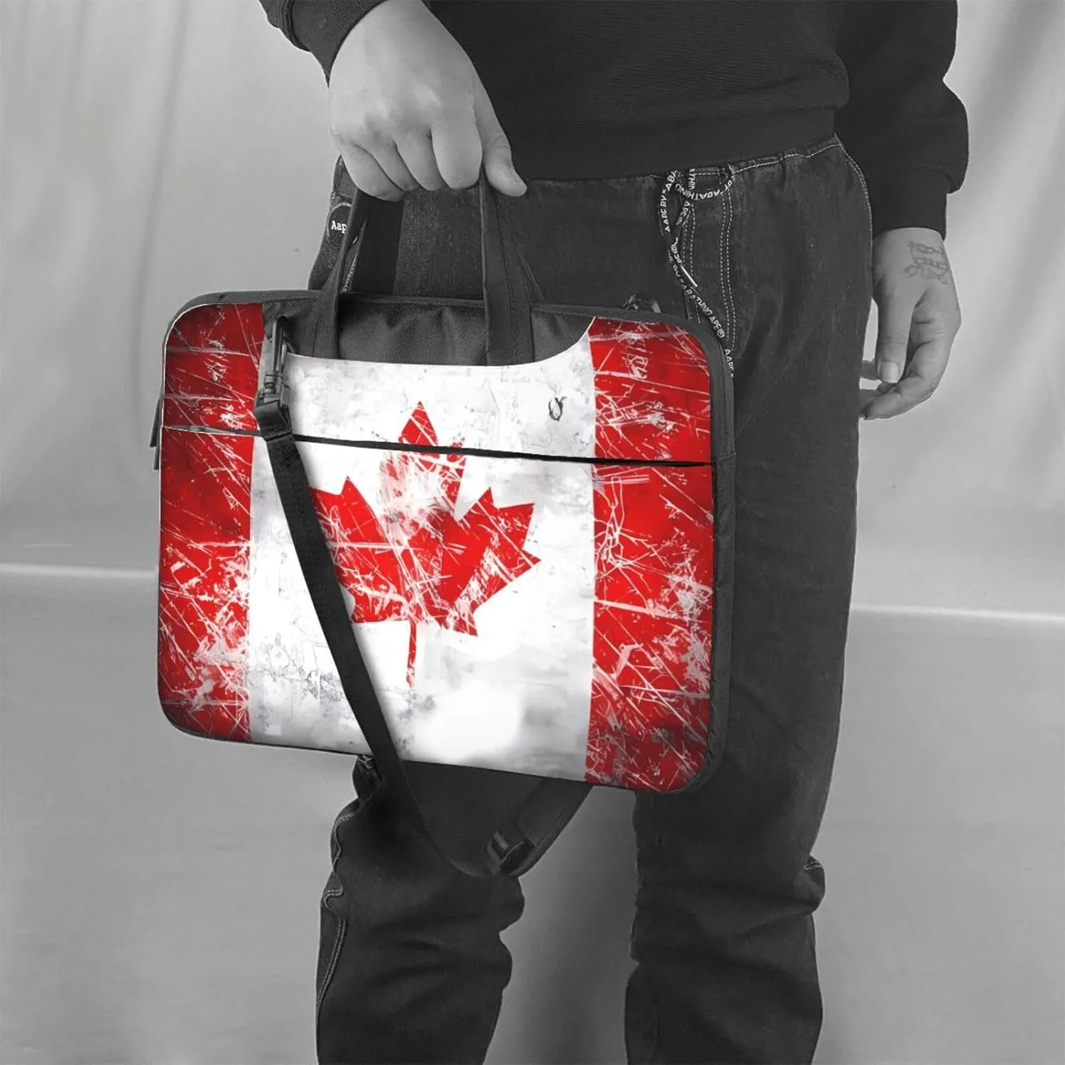 Retro Canada Flag Ultra-thin portable shoulder laptop bag Stylish and Protective Shockproof soft lining
