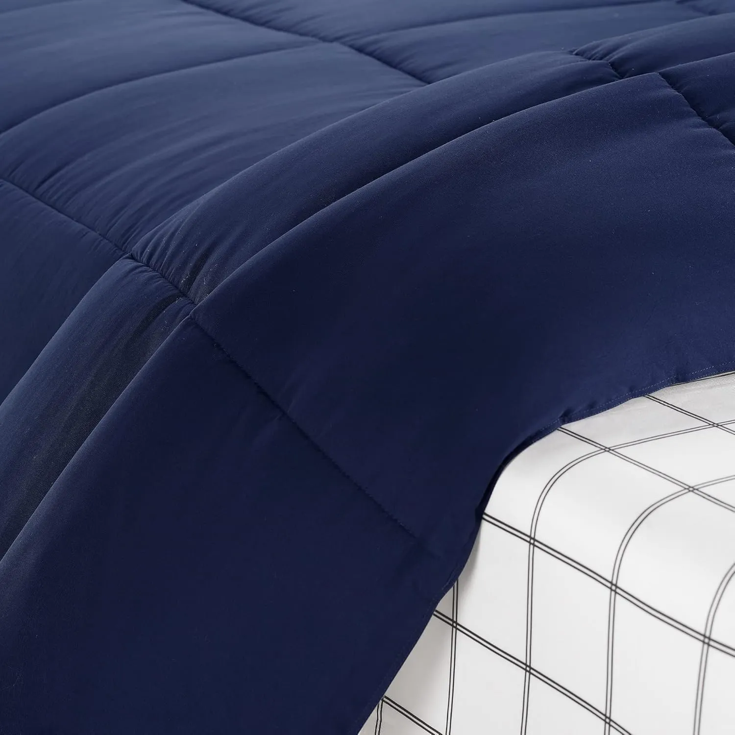 Serta Simply Clean Complete 7 Piece Hypoallergenic Reversible Bed in a Bag with Sheets and Pillow Cases for All Season, Queen, Navy/Grey