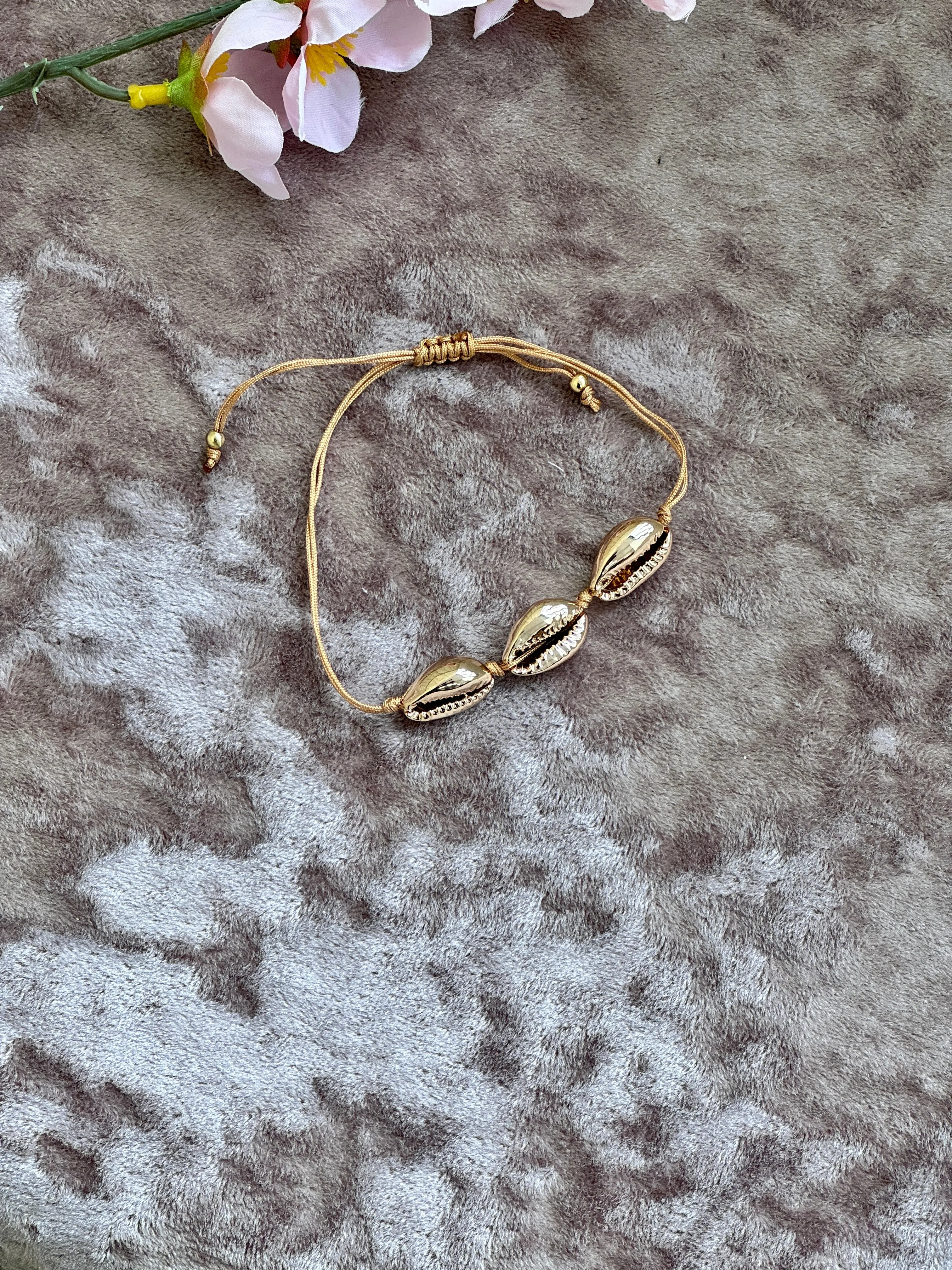 Shell bracelet/anklet