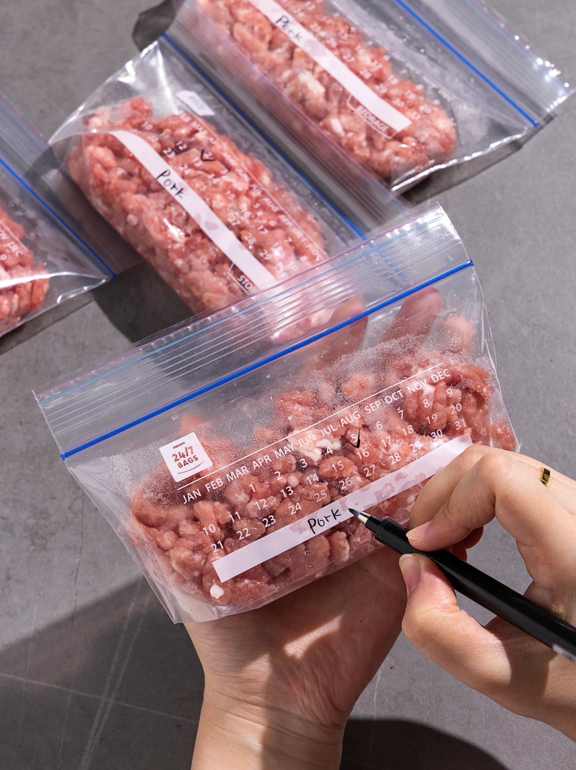 Single Zip Freezer Food Storage Bags, Snack/ 300 Count, Expandable Bottom and Writeable Calendar