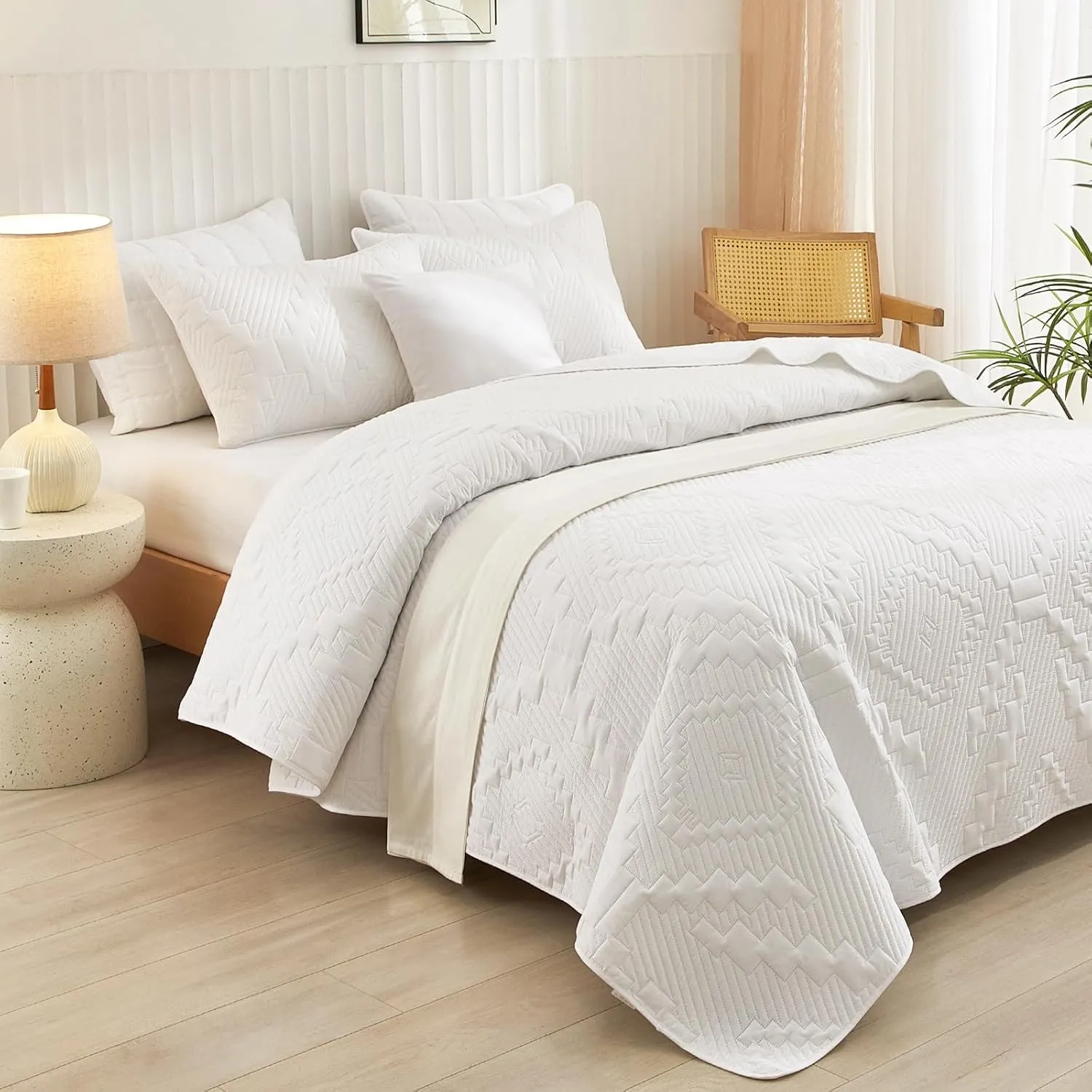 White Quilt King Size, Ultrasonic Oversized King Quilts with Pillow Shams, Soft Lightweight Summer Bedspread Coverlets for All Seasons, 3 Pieces (1 Quilt, 2 Pillow Shams)
